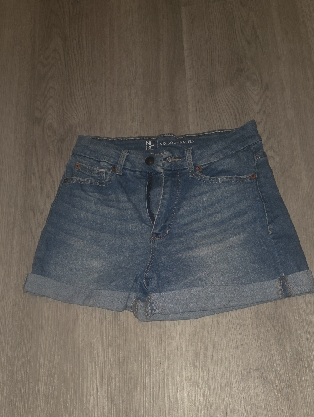 No Boundaries Women's Medium Blue Denim Cuffed Shorts